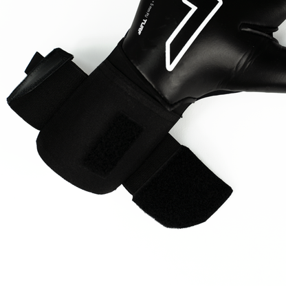 RINAT ARIES X TURF BLACK